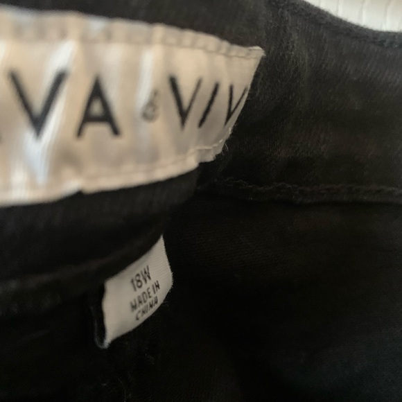 BLACK WOMENS JEANS. - Picture 3 of 6